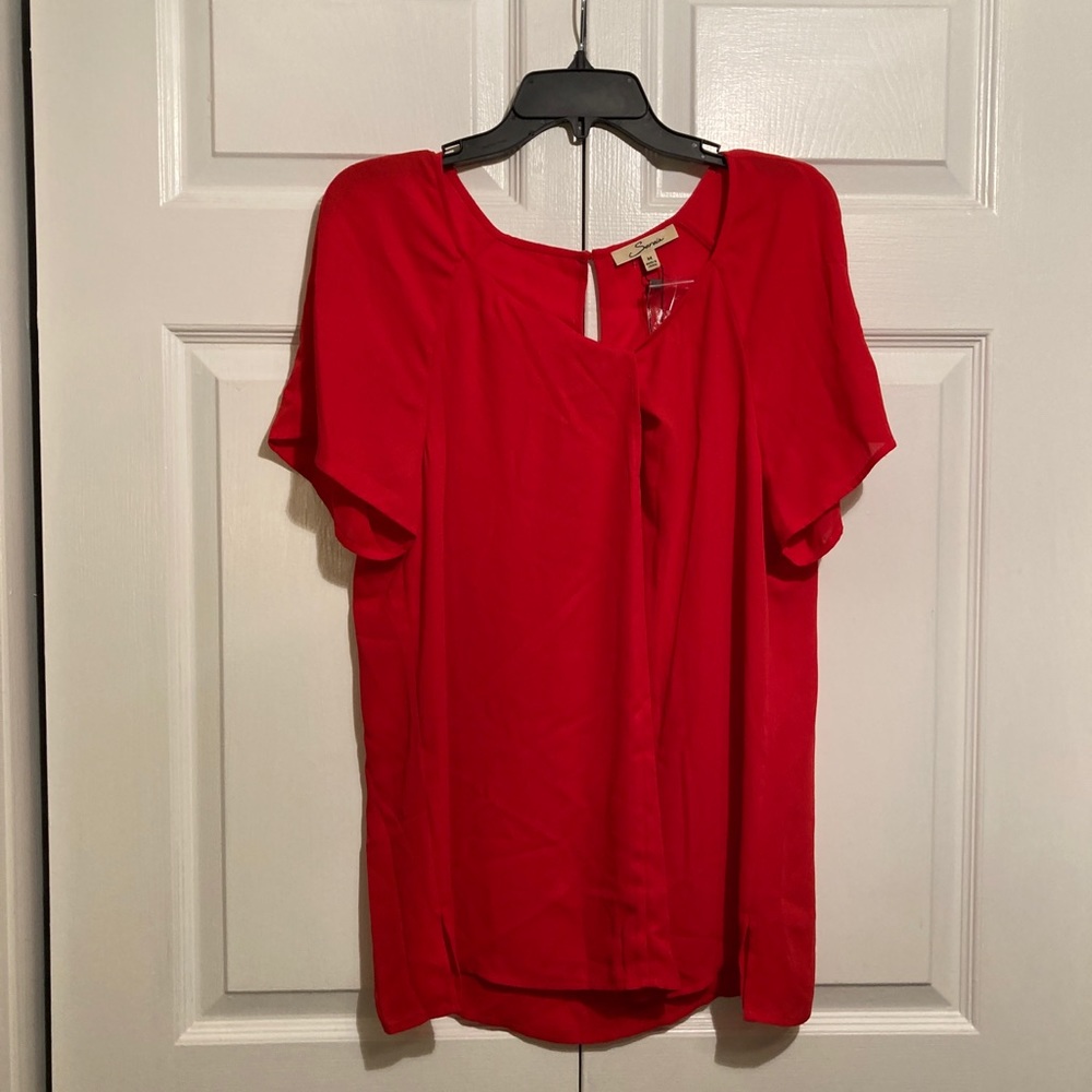 NWT Serein Semi-sheet Top Twisted Neckline Short Sleeves Size Medium